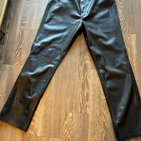 7 For All Mankind Vegan Leather High Waisted Pants - Sz 34 - Picture 3 of 5